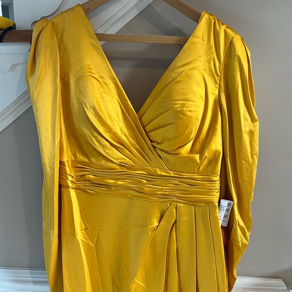 Mac Duggal A-Line Evening Gown - Picture 9 of 12